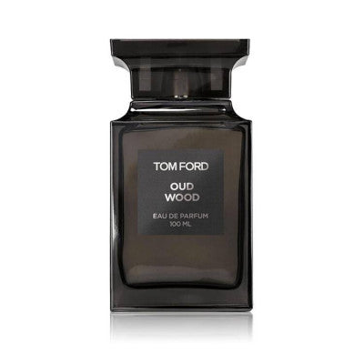 عطر توم فورد عود وود رجالي – تركيبة شرقية فاخرة بثبات عالي وفوحان ناعم، مزيج من العود والتوابل والخشب في زجاجة 100 مل أنيقة