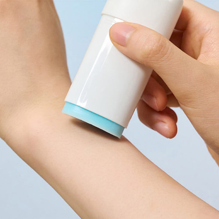 سكين 1004  هايلو سيكا واقي شمس ستيك سيلكي فيت SPF50+ بخلاصة السنتيلا 20 جم واقي شمس فعال لحماية البشرة من الأشعة فوق البنفسجية